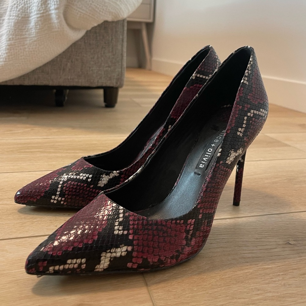 Alice&Olivia Snake Print Heels, Size 9